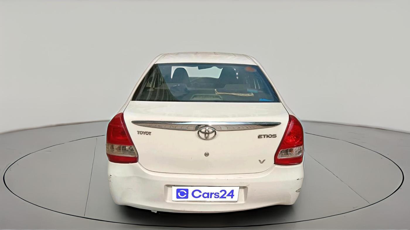 2011 Toyota Etios V, Petrol, Manual, 1,29,028 km, exterior