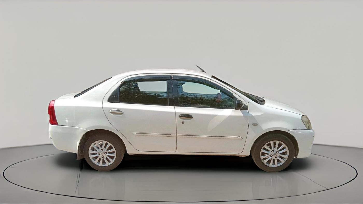 2011 Toyota Etios V, Petrol, Manual, 1,29,028 km, exterior
