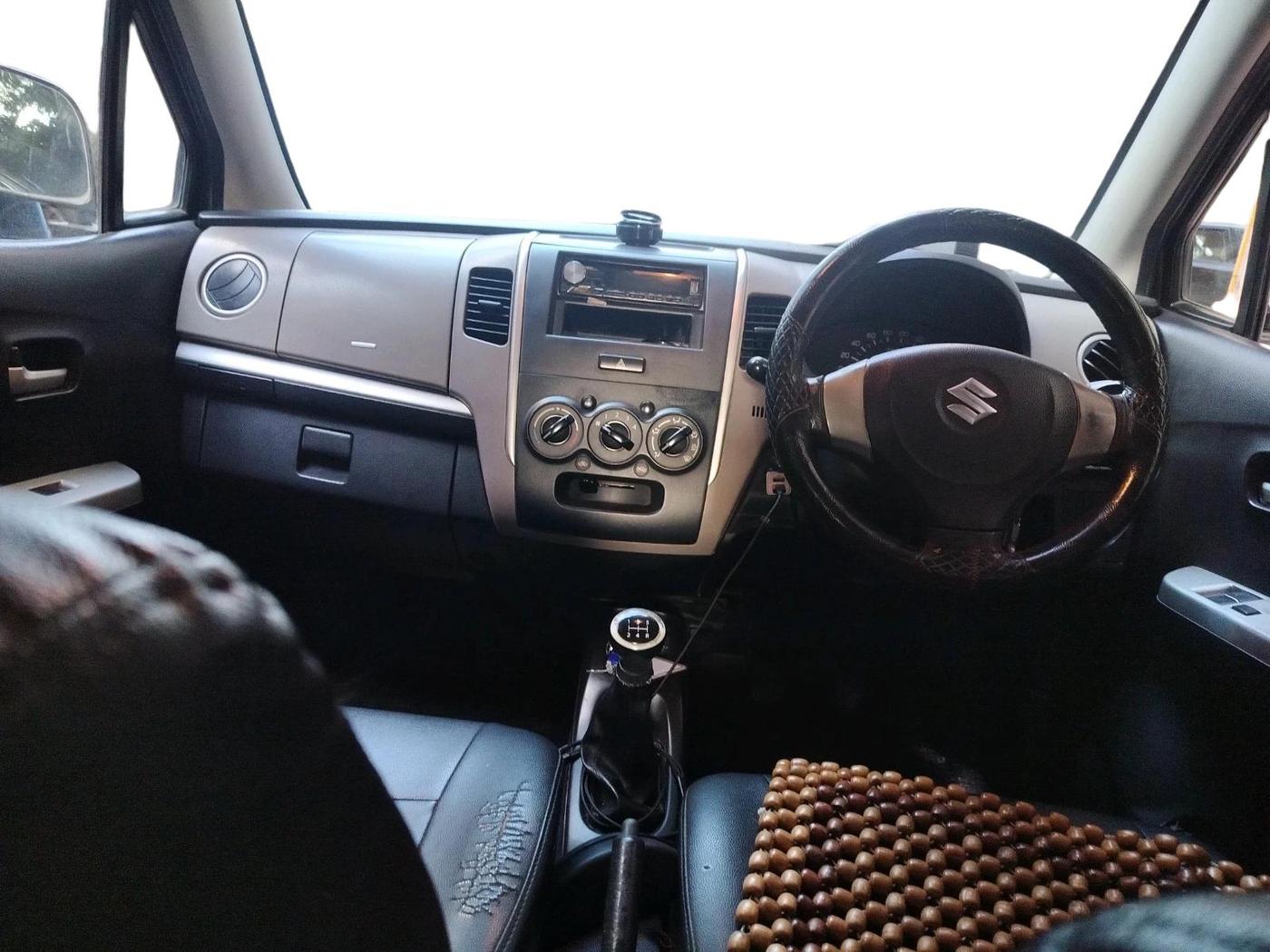 2013 Maruti Wagon R 1.0 LXI CNG, CNG, Manual, 92,333 km, interior