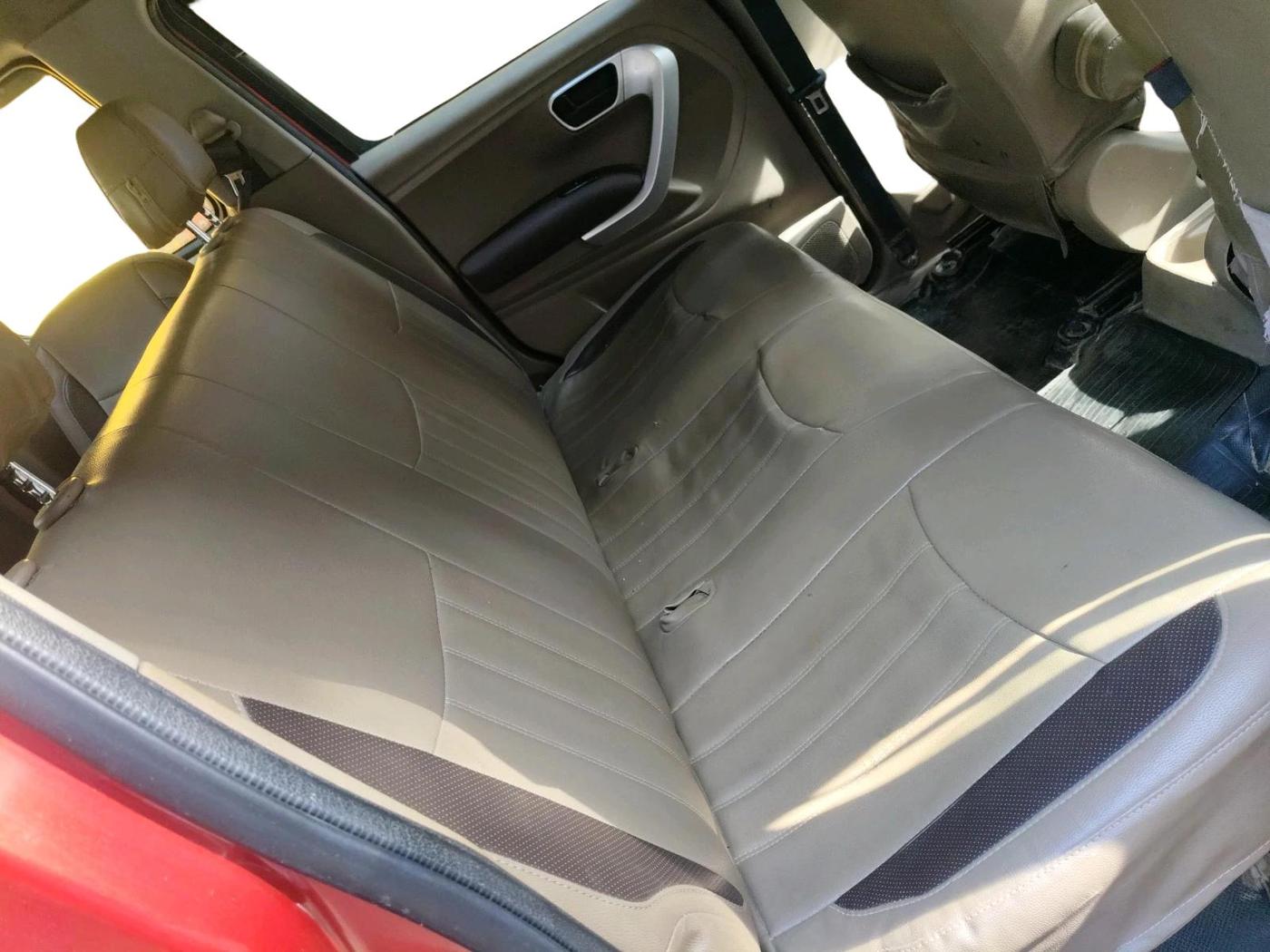 2016 Mahindra TUV300 T8, Diesel, Manual, 2,12,792 km, interior