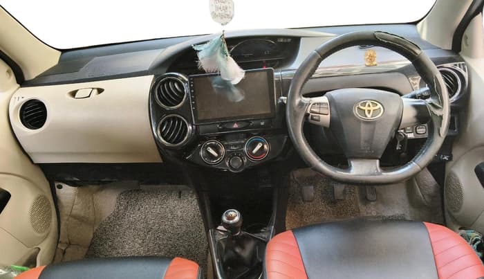 2017 Toyota Etios Liva VX, CNG, Manual, 1,39,653 km, interior