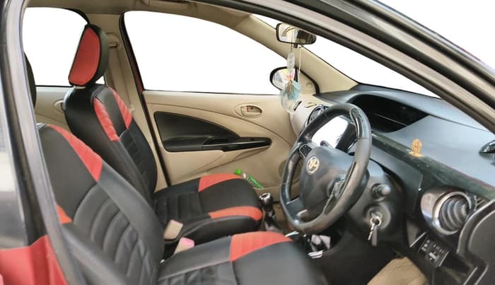 2017 Toyota Etios Liva VX, CNG, Manual, 1,39,653 km, interior
