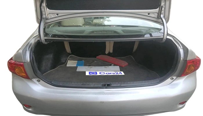 2010 Toyota Corolla Altis GL PETROL, Petrol, Manual, 1,02,306 km, exterior