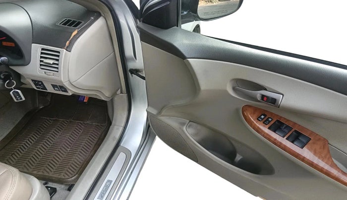 2010 Toyota Corolla Altis GL PETROL, Petrol, Manual, 1,02,306 km, interior