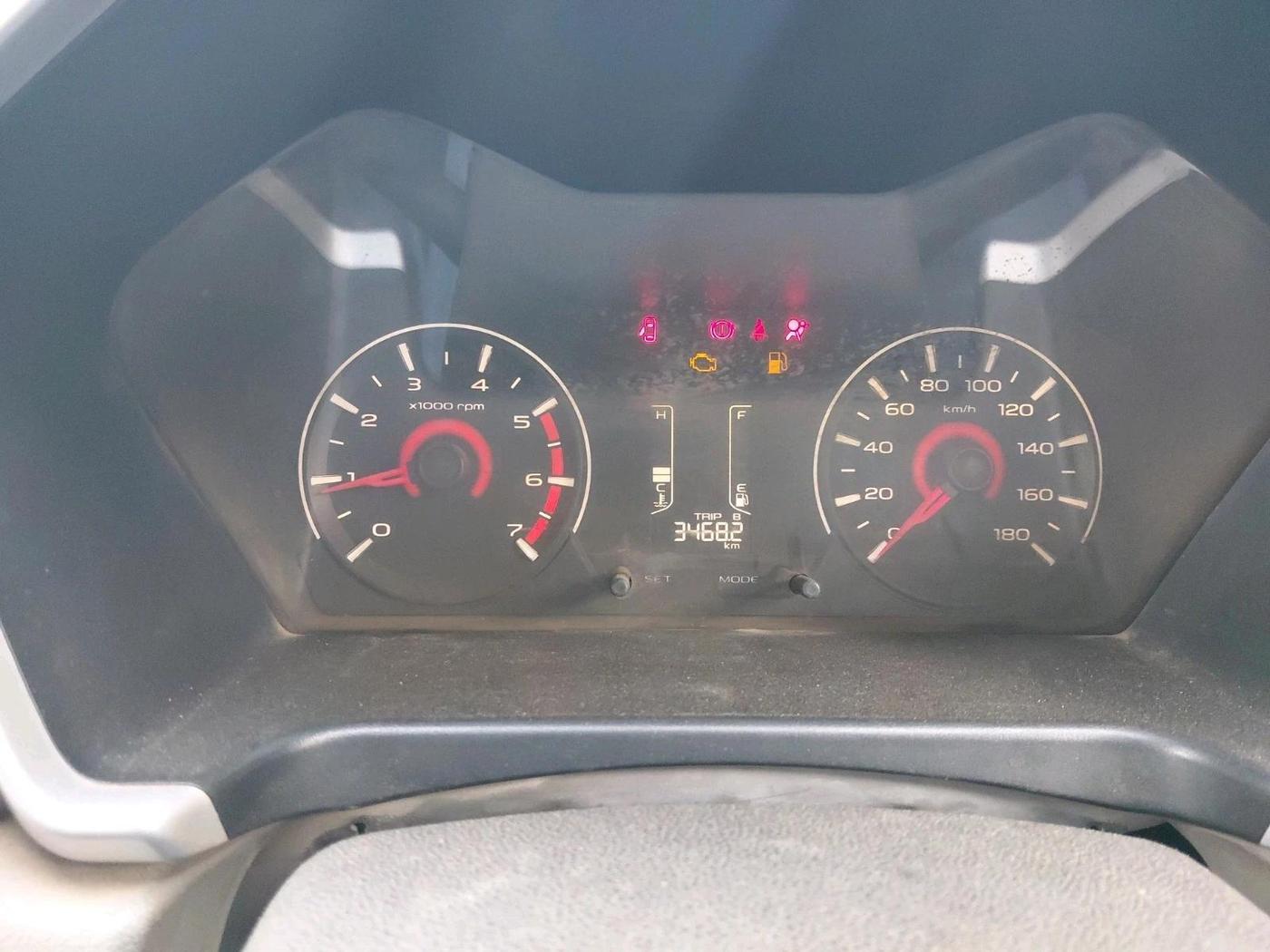 2015 Mahindra Kuv100 K8 5 STR, Petrol, Manual, 33,726 km, interior