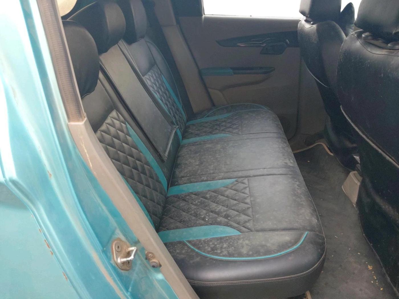 2015 Mahindra Kuv100 K8 5 STR, Petrol, Manual, 33,726 km, interior