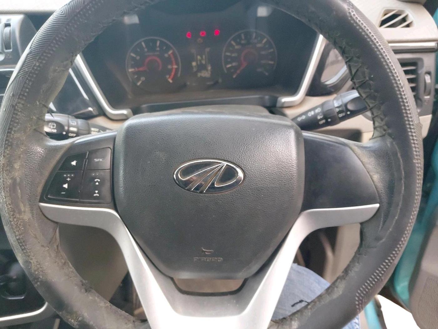2015 Mahindra Kuv100 K8 5 STR, Petrol, Manual, 33,726 km, interior