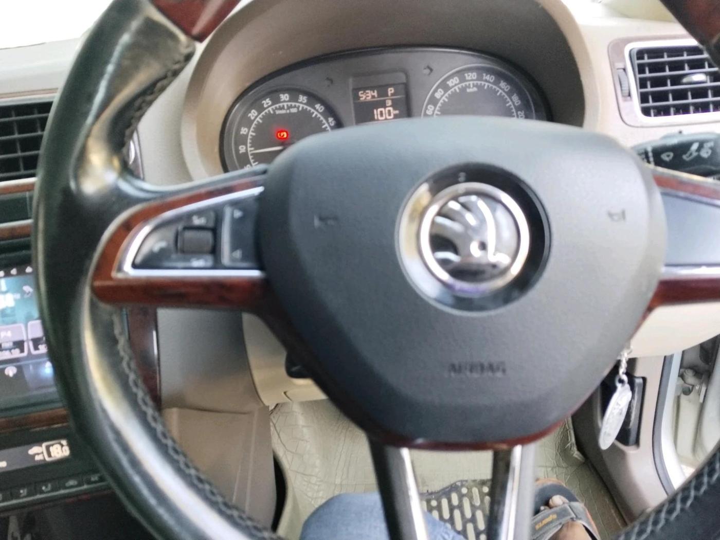 2016 Skoda Rapid 1.5 TDI CR ELEGANCE AT, Diesel, Automatic, 1,08,919 km, interior