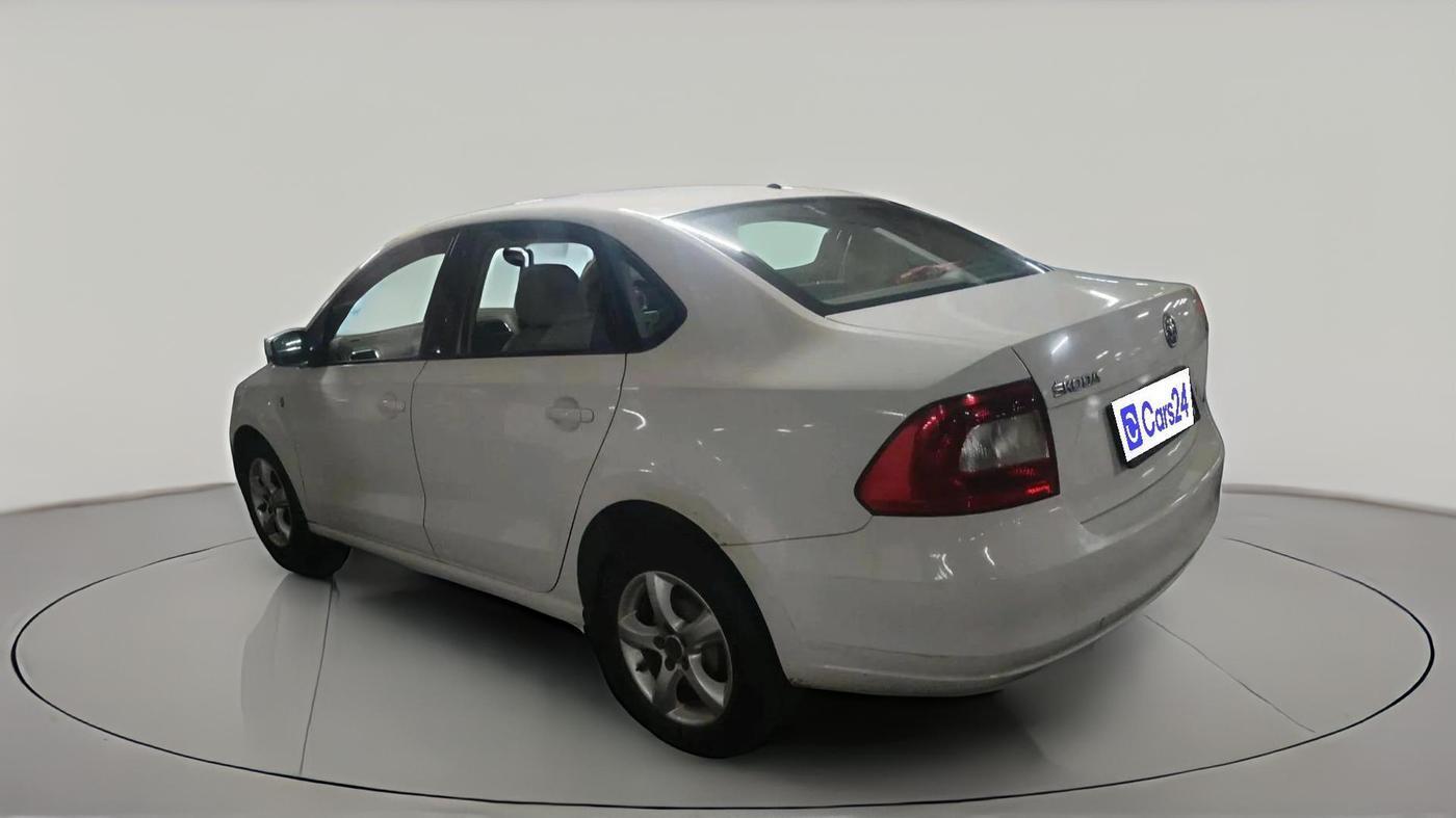 2014 Skoda Rapid ELEGANCE 1.6 TDI CR MT, Diesel, Manual, 1,50,691 km, exterior