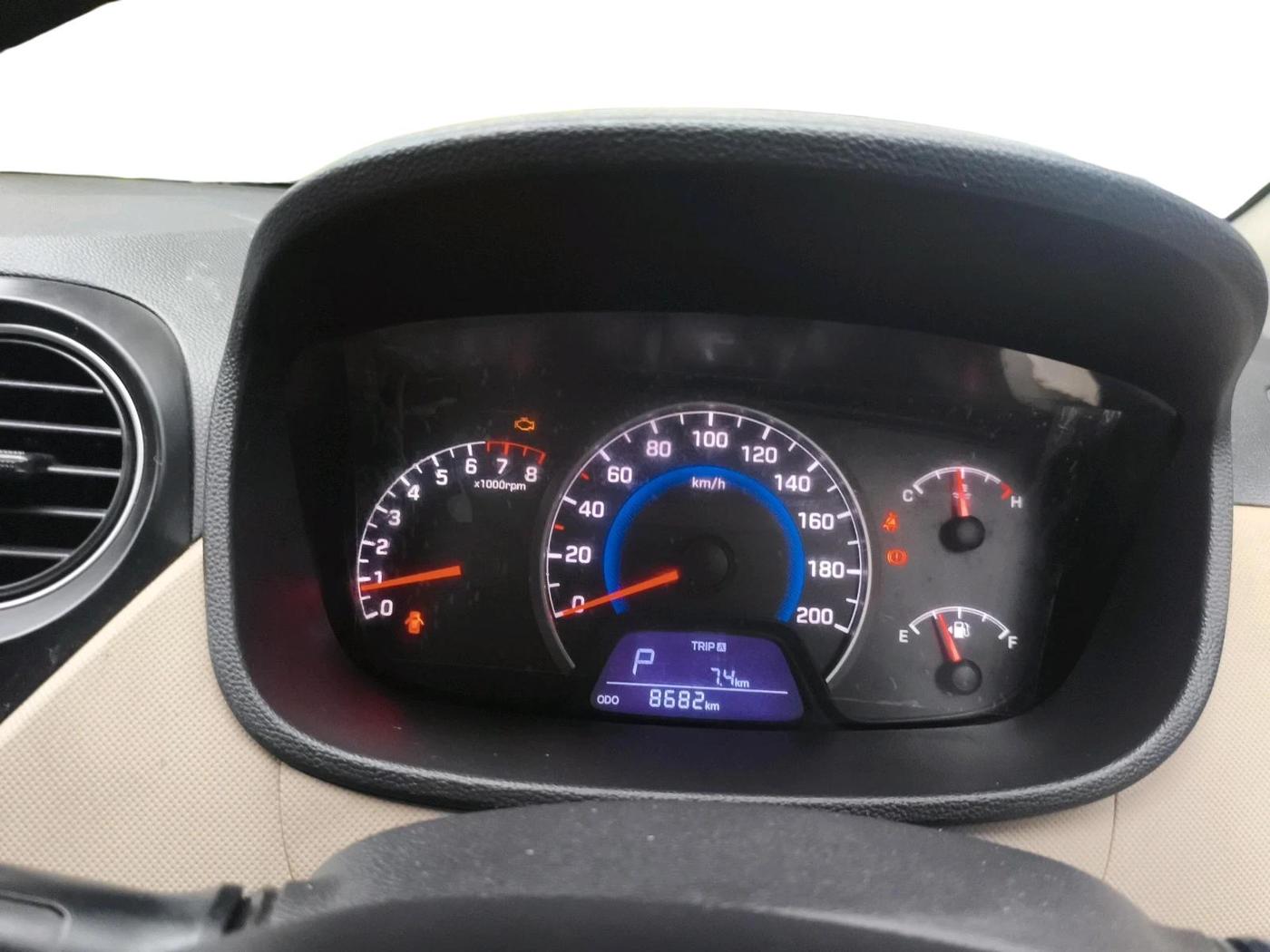 2016 Hyundai Grand i10 MAGNA AT 1.2 KAPPA VTVT, Petrol, Automatic, 8,682 km, interior