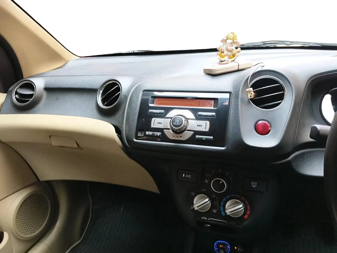 2015 Honda Brio S MT, CNG, Manual, 1,01,474 km, interior