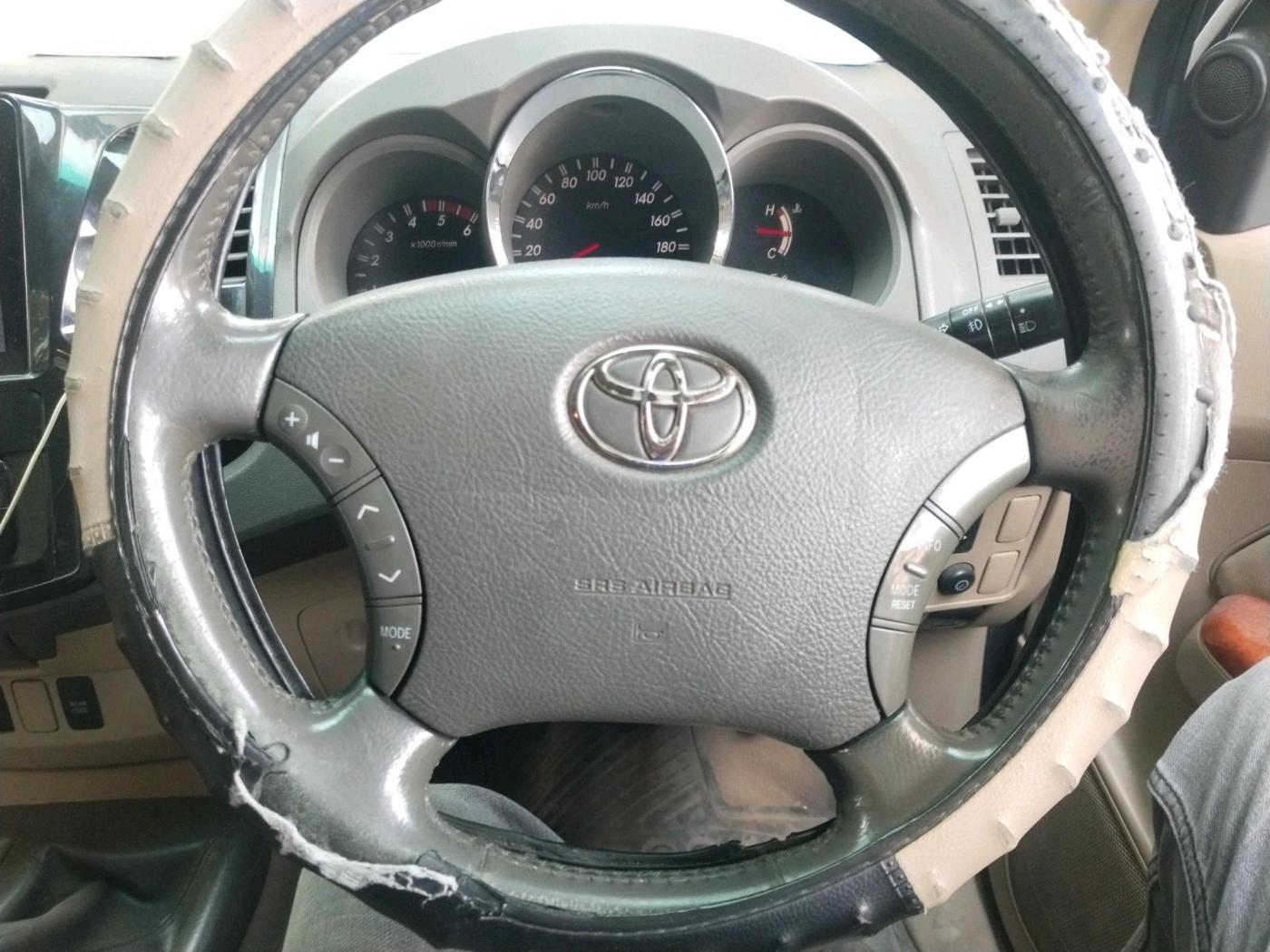 2011 Toyota Fortuner 3.0 4X4 MT, Diesel, Manual, 3,22,012 km, interior