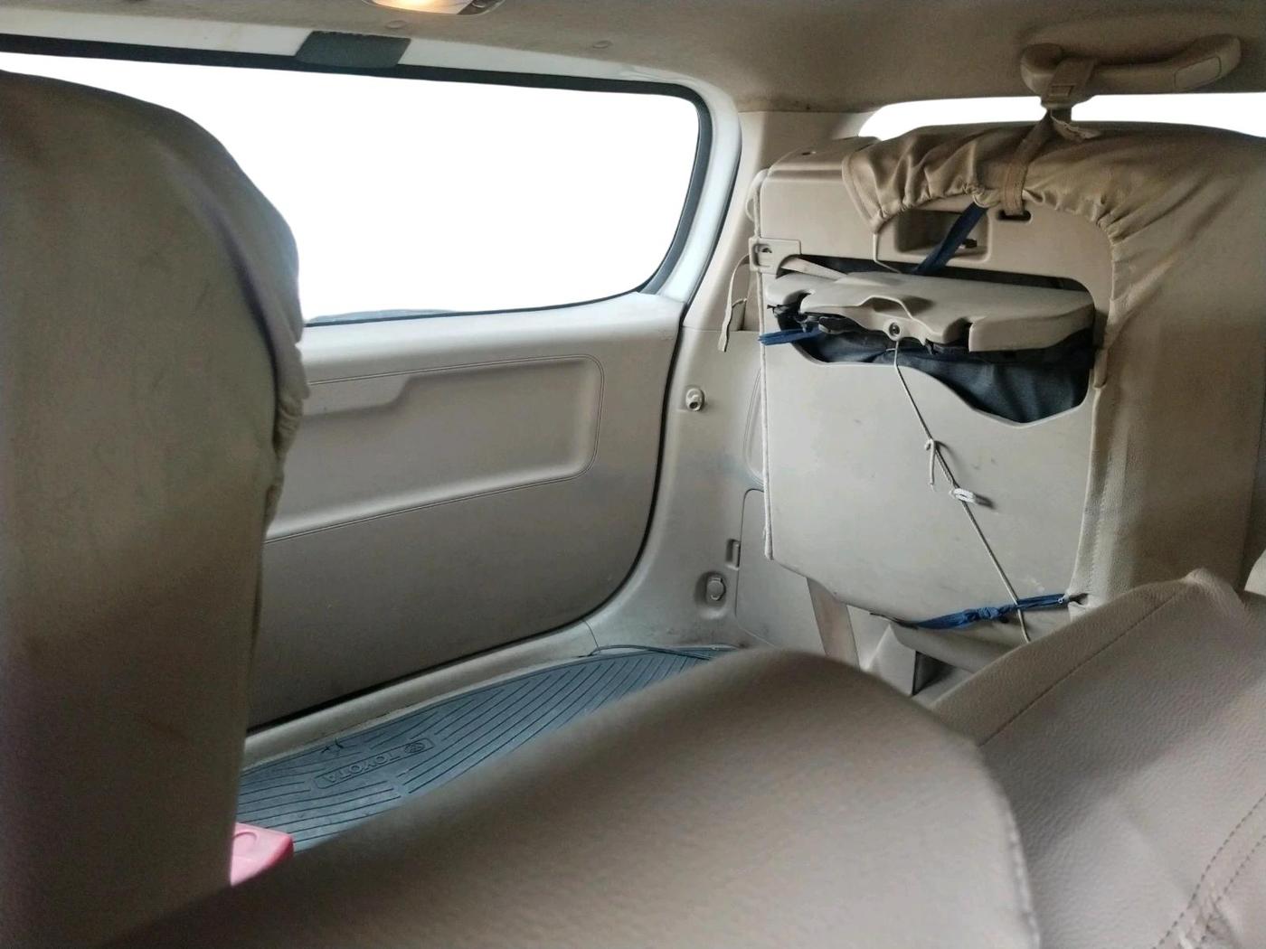 2011 Toyota Fortuner 3.0 4X4 MT, Diesel, Manual, 3,22,012 km, interior