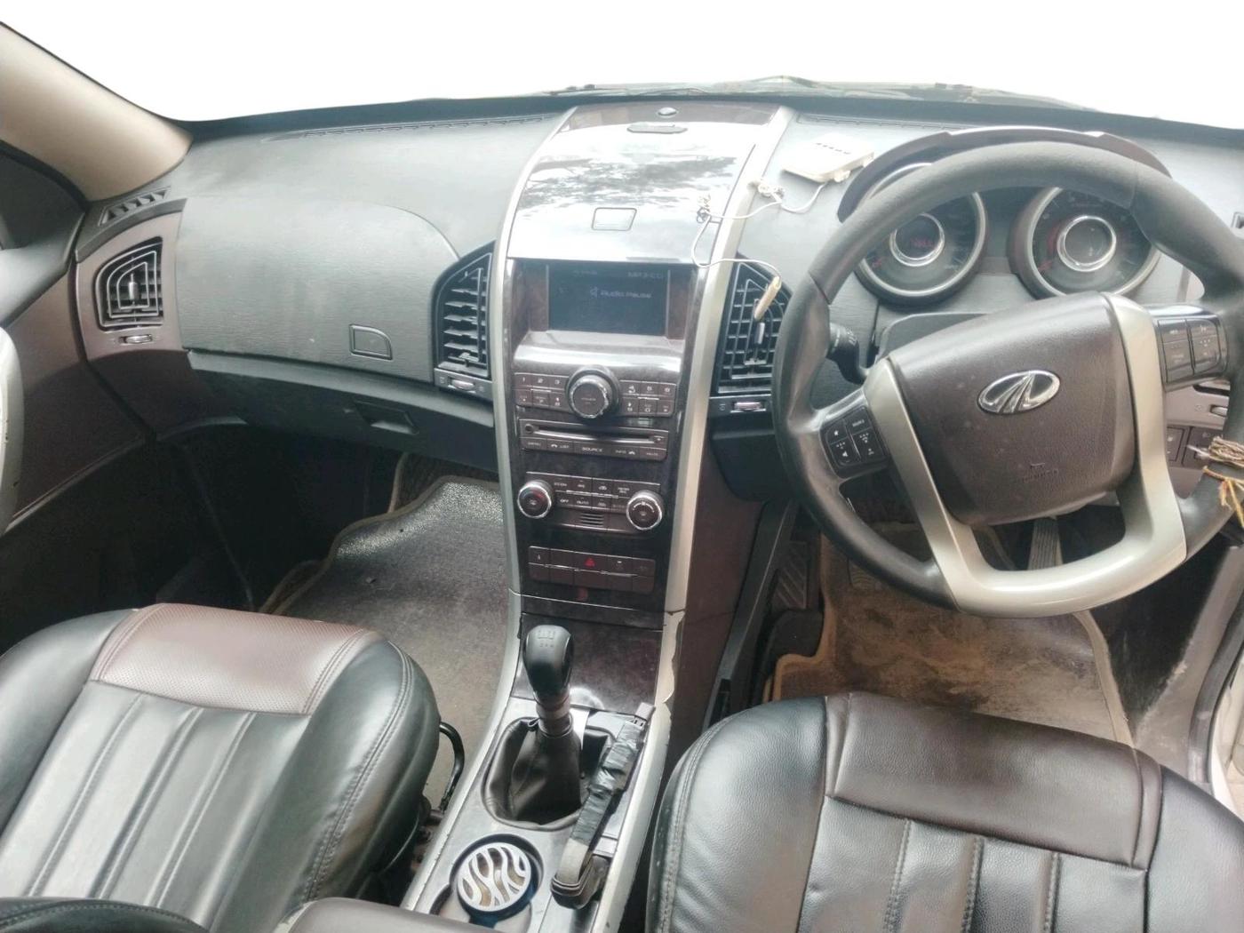 2013 Mahindra XUV500 W6, Diesel, Manual, 1,73,569 km, interior