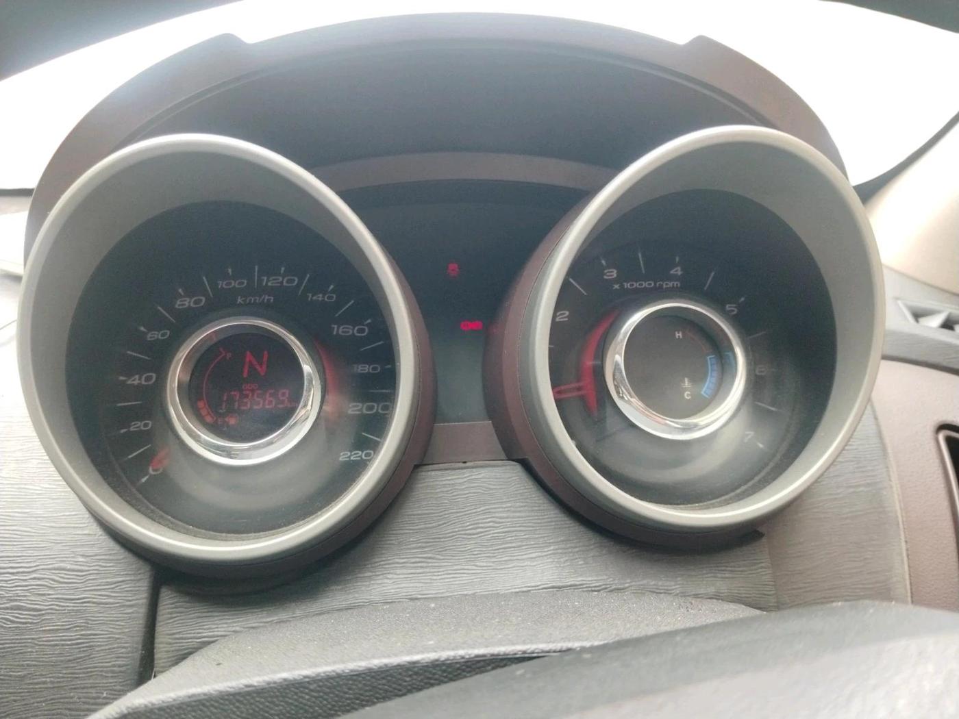 2013 Mahindra XUV500 W6, Diesel, Manual, 1,73,569 km, interior
