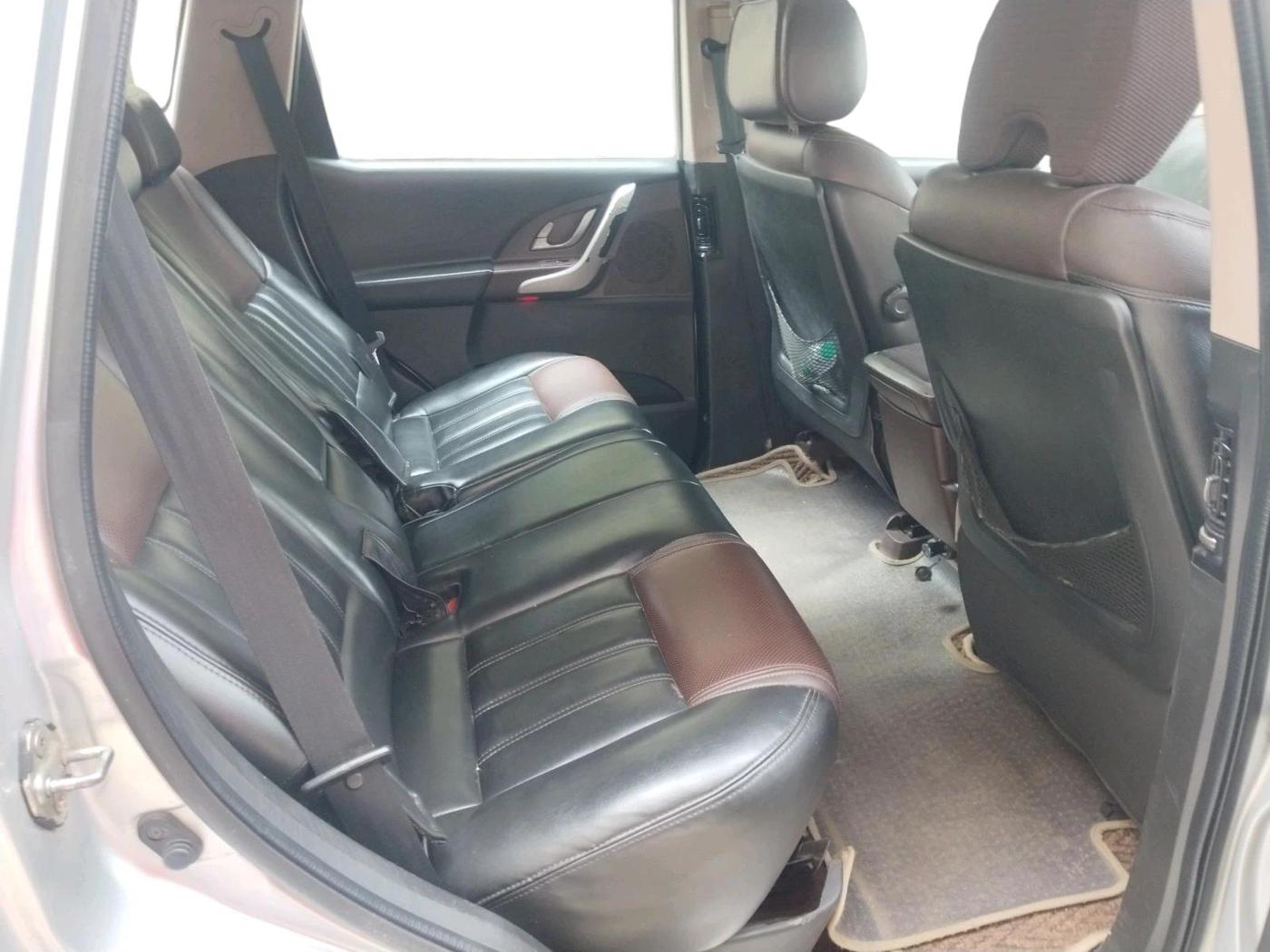 2013 Mahindra XUV500 W6, Diesel, Manual, 1,73,569 km, interior