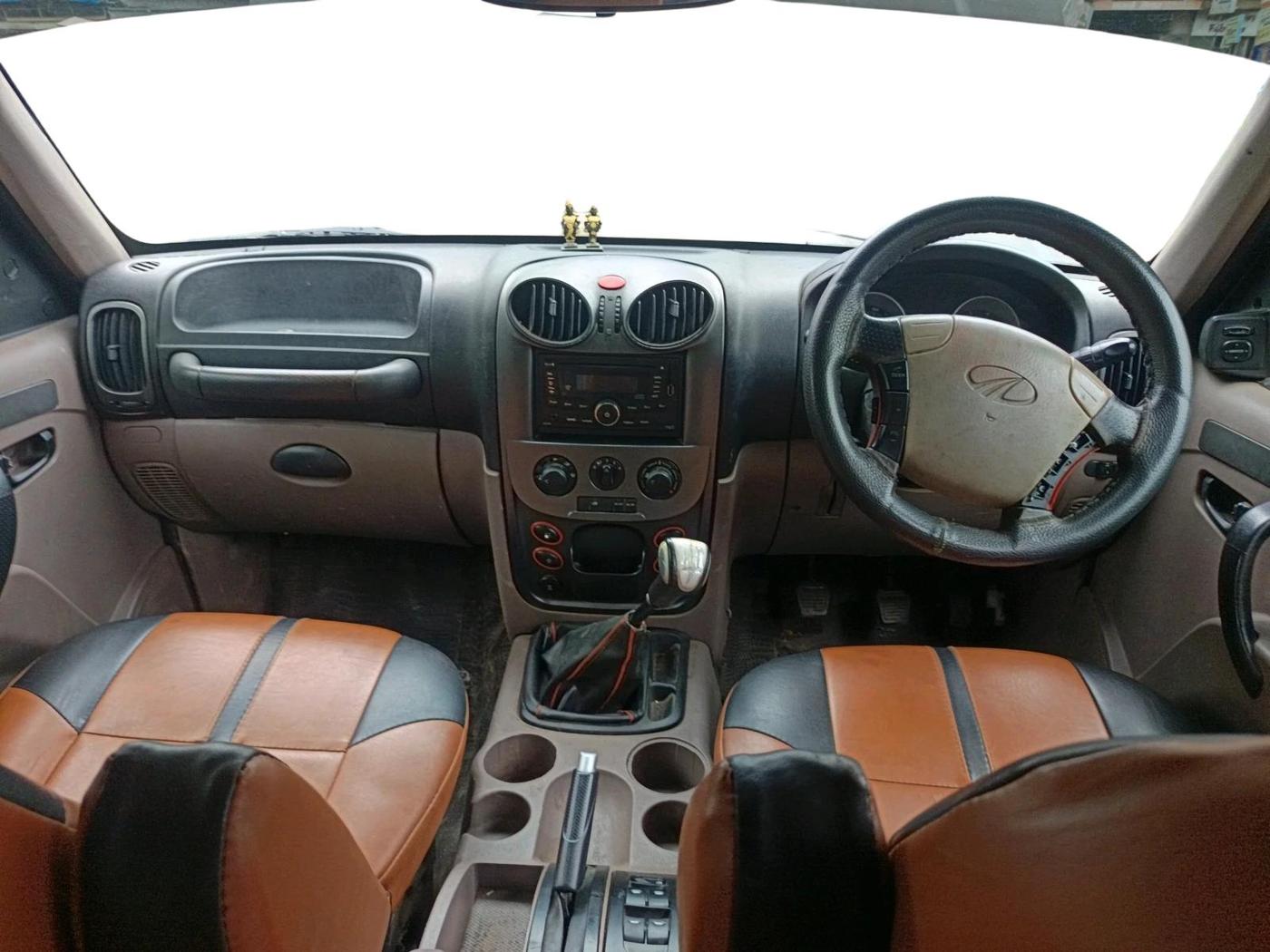 2012 Mahindra Scorpio VLX 2WD BS-III, Diesel, Manual, 1,19,106 km, interior