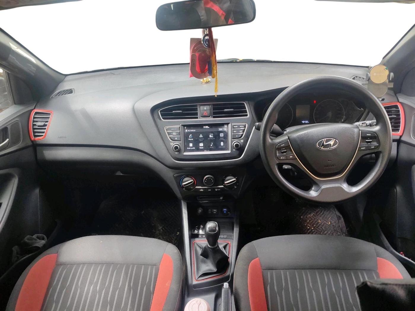 2019 Hyundai Elite i20 SPORTZ PLUS 1.2 DUAL TONE, Petrol, Manual, 4,632 km, interior