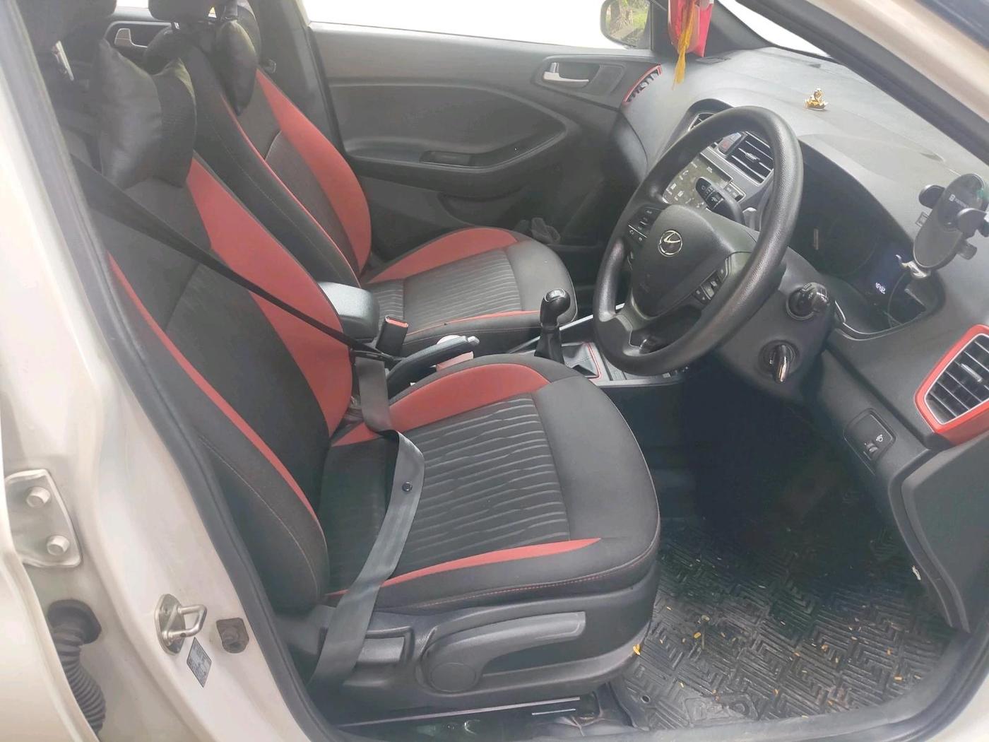 2019 Hyundai Elite i20 SPORTZ PLUS 1.2 DUAL TONE, Petrol, Manual, 4,632 km, interior