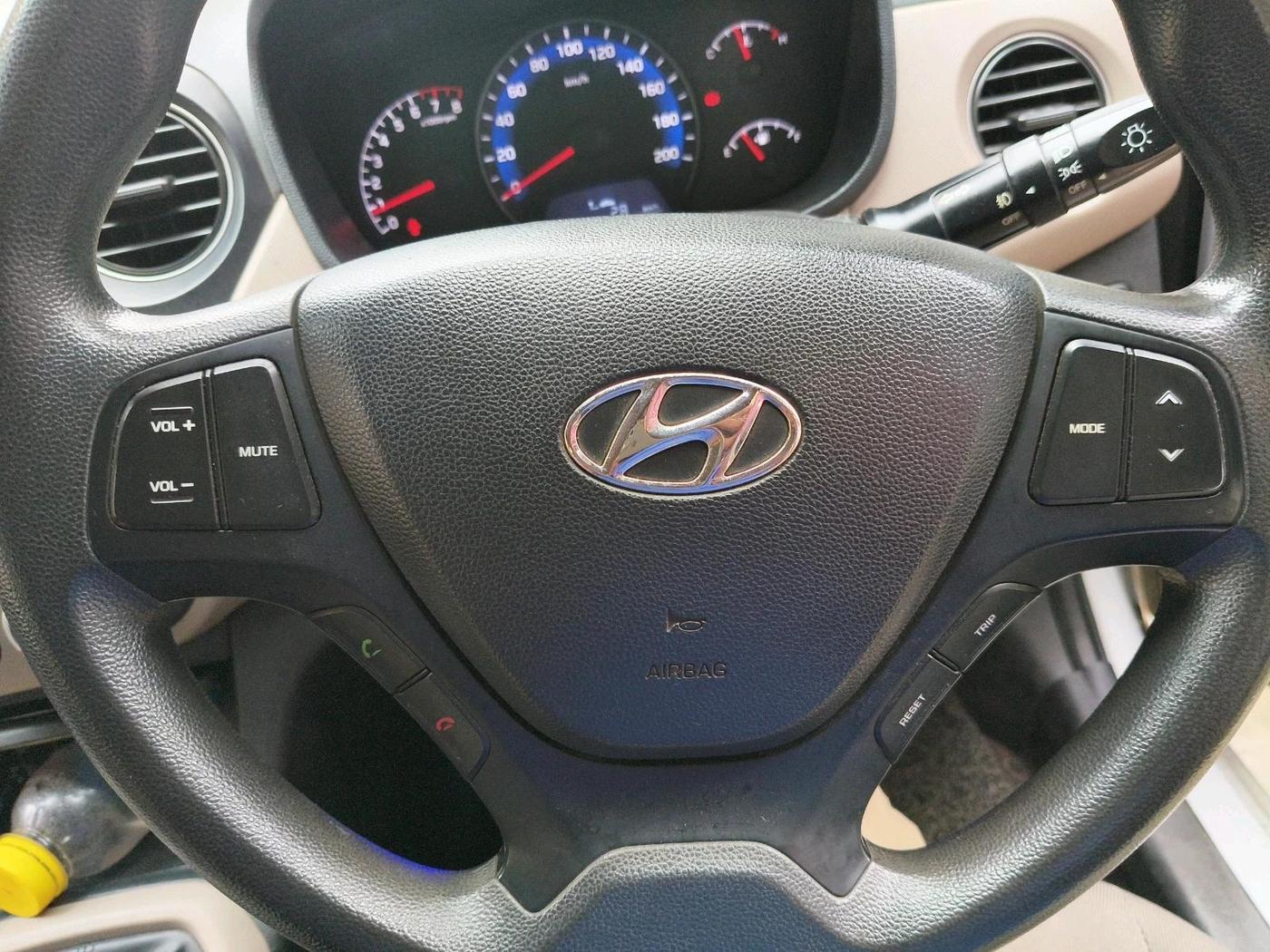 2016 Hyundai Xcent SX 1.2, CNG, Manual, 97,604 km, interior