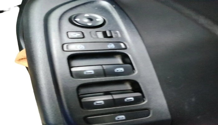 2019 Hyundai VENUE SX PLUS 1.0 TURBO DCT, Petrol, Automatic, 37,117 km, interior