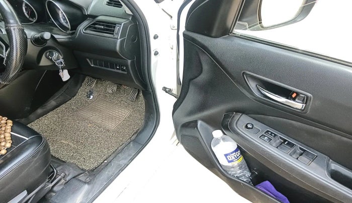 2019 Maruti Swift VXI, CNG, Manual, 92,595 km, interior