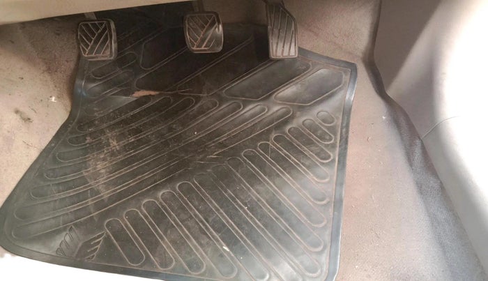 2013 Maruti Swift Dzire LXI, Petrol, Manual, 1,09,987 km, interior