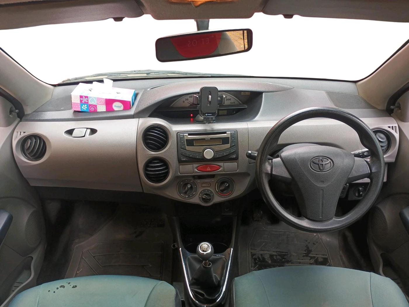 2011 Toyota Etios Liva G, Petrol, Manual, 72,206 km, interior