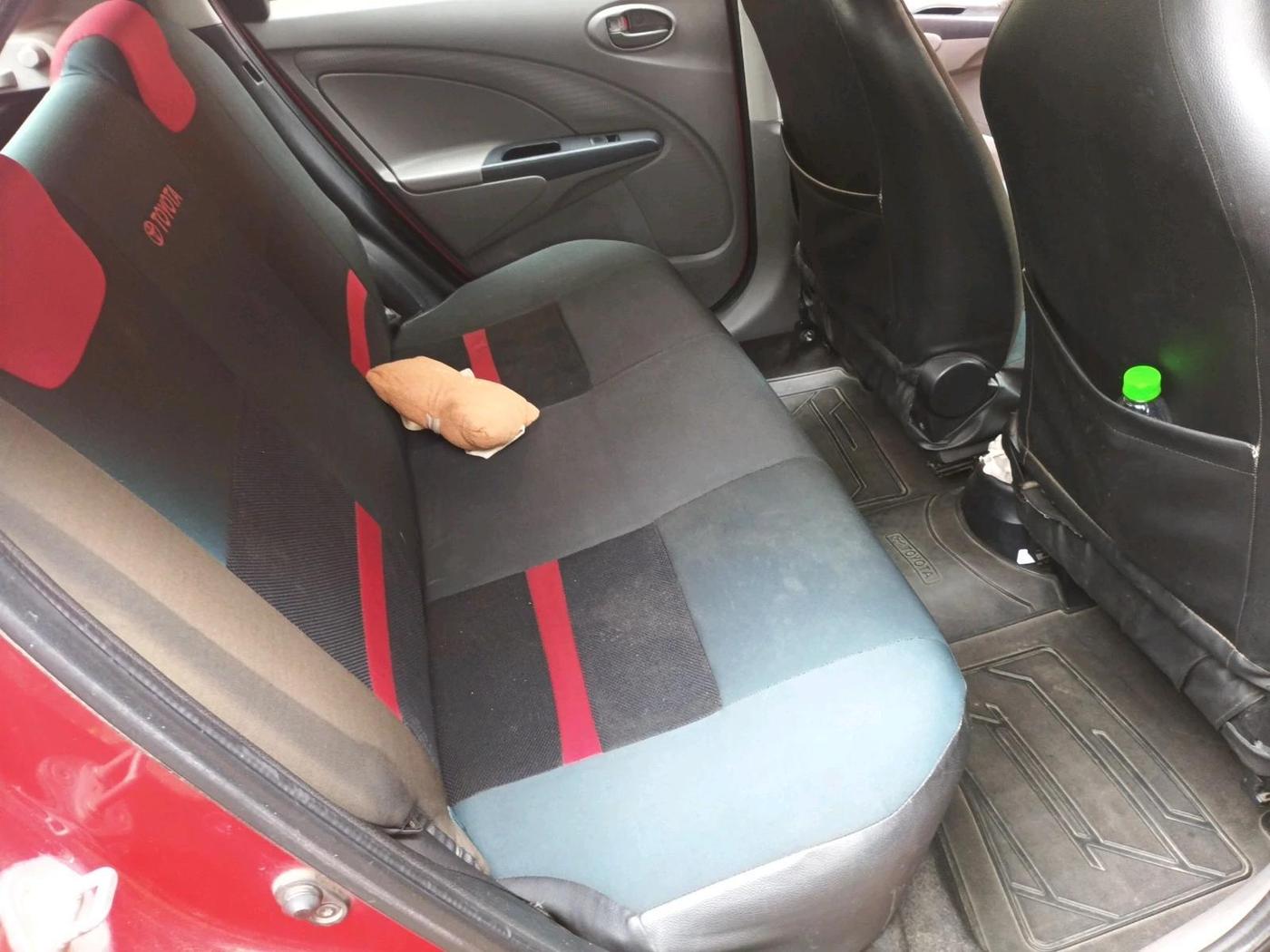 2011 Toyota Etios Liva G, Petrol, Manual, 72,206 km, interior