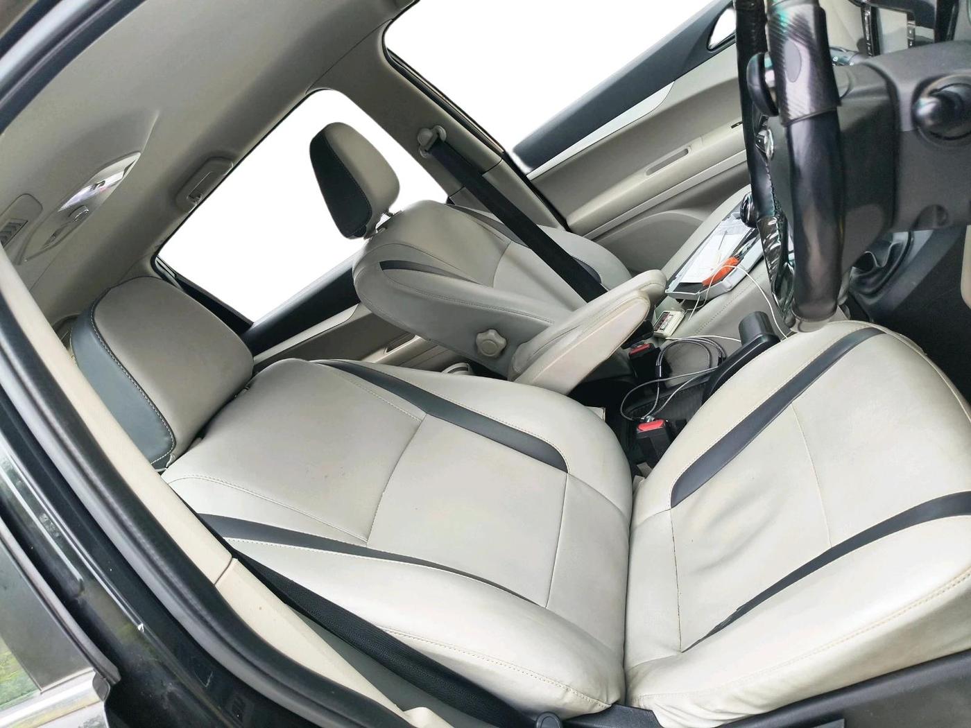 2018 Mahindra MARAZZO M6 7 STR, Diesel, Manual, 91,528 km, interior