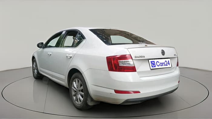 2016 Skoda Octavia STYLE PLUS AT 1.8 TSI, Petrol, Automatic, 1,03,624 km, exterior