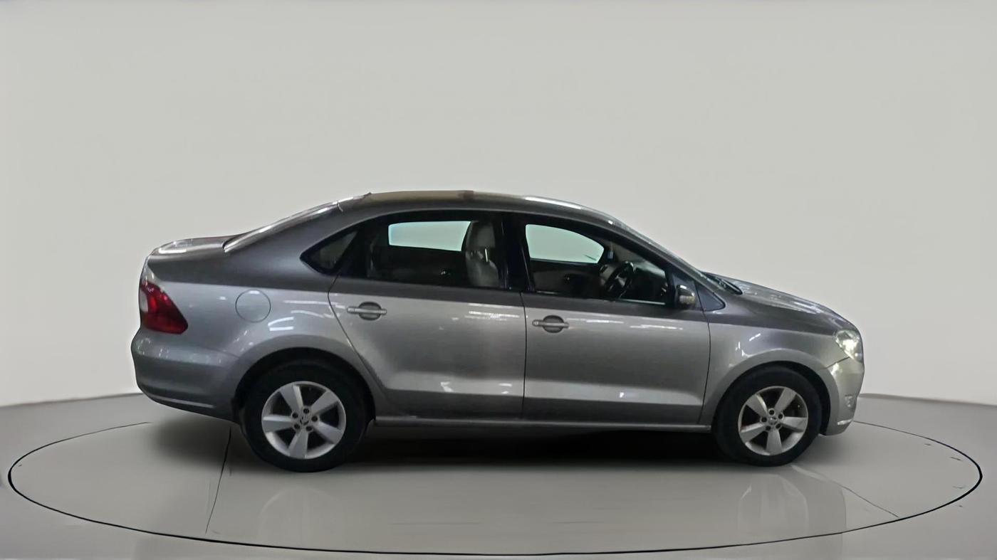 2015 Skoda Rapid AMBITION 1.6 MPI MT, Petrol, Manual, 39,801 km, exterior