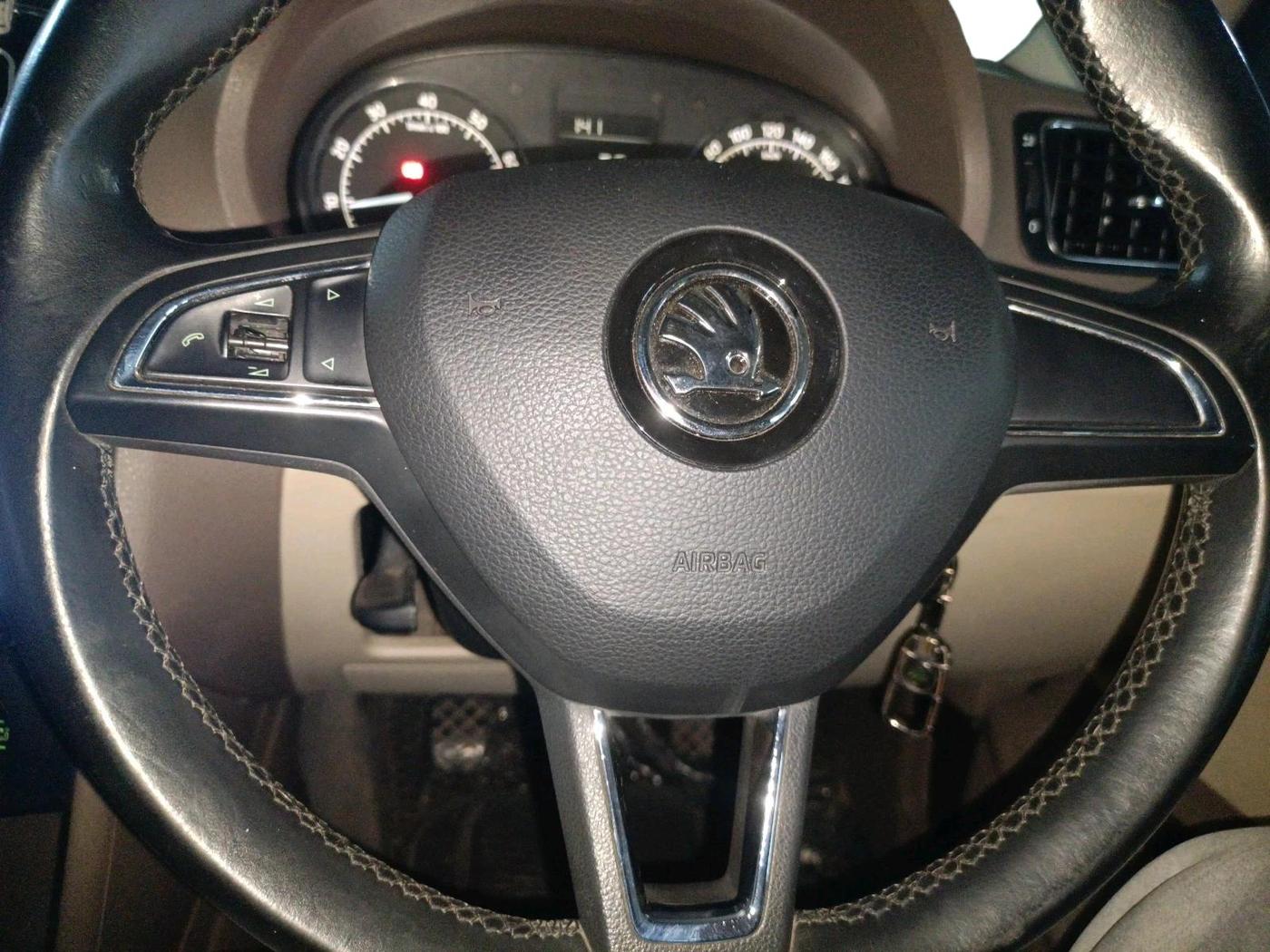2015 Skoda Rapid AMBITION 1.6 MPI MT, Petrol, Manual, 39,801 km, interior