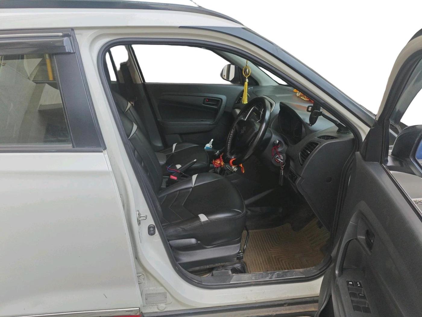 2016 Maruti Vitara Brezza VDI, Diesel, Manual, 1,36,986 km, interior