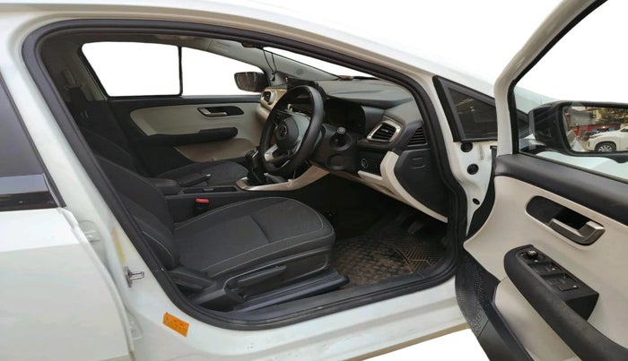 2025 Tata ALTROZ XZ PLUS O SUNROOF CNG, CNG, Manual, 24,134 km, interior