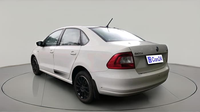 2014 Skoda Rapid ELEGANCE 1.6 MPI AT, Petrol, Automatic, 44,102 km, exterior