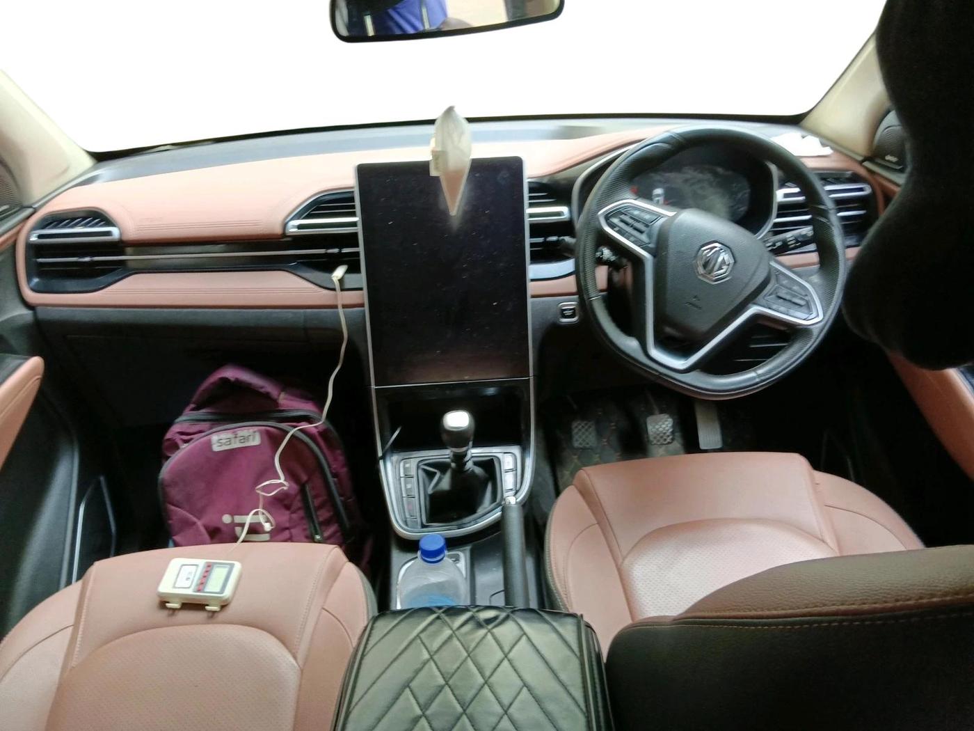 2024 MG HECTOR PLUS SHARP PRO 1.5 TURBO MT 6 STR, Petrol, Manual, 32,247 km, interior