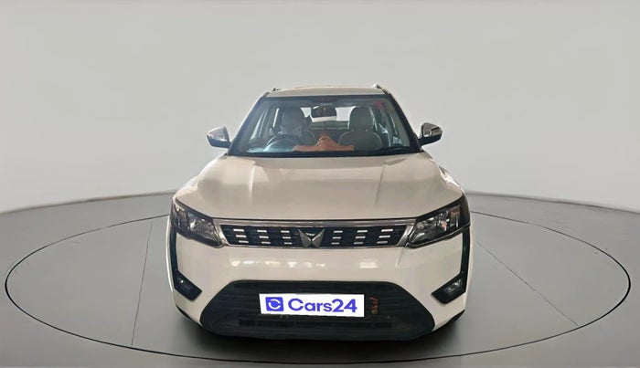 2023 Mahindra XUV300 W6 1.2 PETROL, Petrol, Manual, 17,986 km, exterior