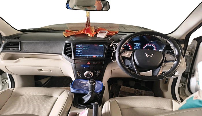 2023 Mahindra XUV300 W6 1.2 PETROL, Petrol, Manual, 17,986 km, interior