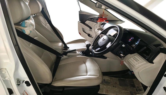 2023 Mahindra XUV300 W6 1.2 PETROL, Petrol, Manual, 17,986 km, interior