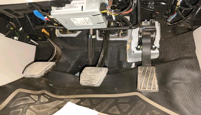 2023 Mahindra XUV300 W6 1.2 PETROL, Petrol, Manual, 17,986 km, interior