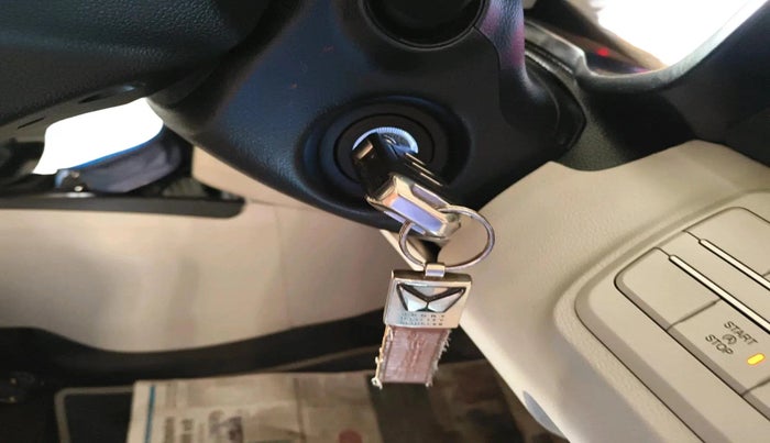 2023 Mahindra XUV300 W6 1.2 PETROL, Petrol, Manual, 17,986 km, interior