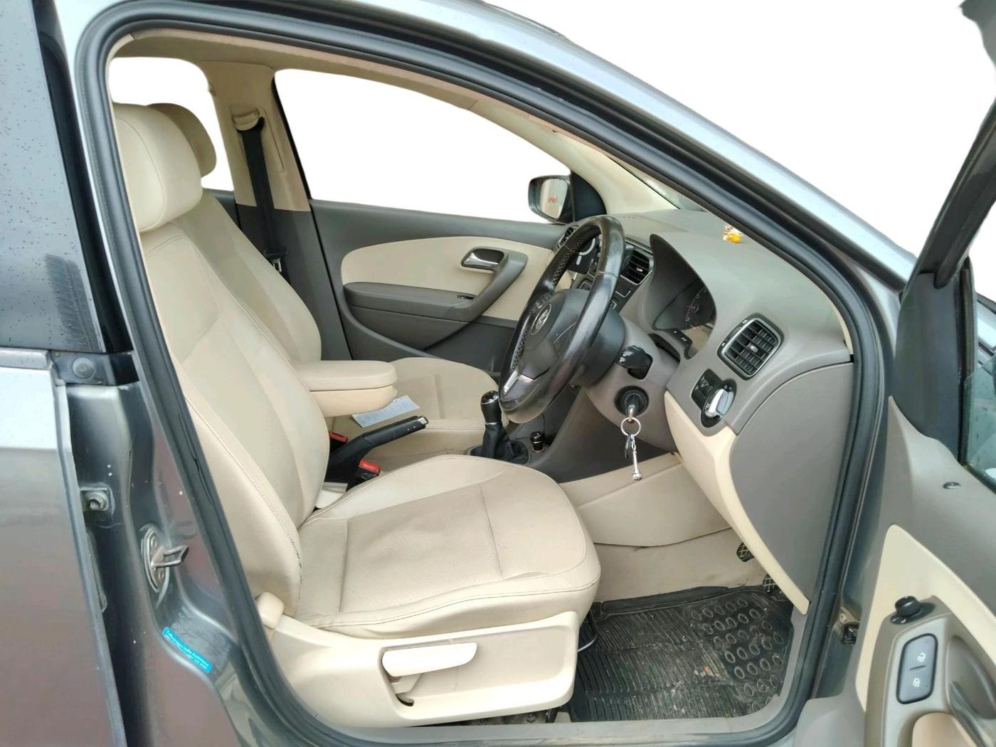 2013 Volkswagen Vento HIGHLINE 1.6 MPI, Petrol, Manual, 85,712 km, interior