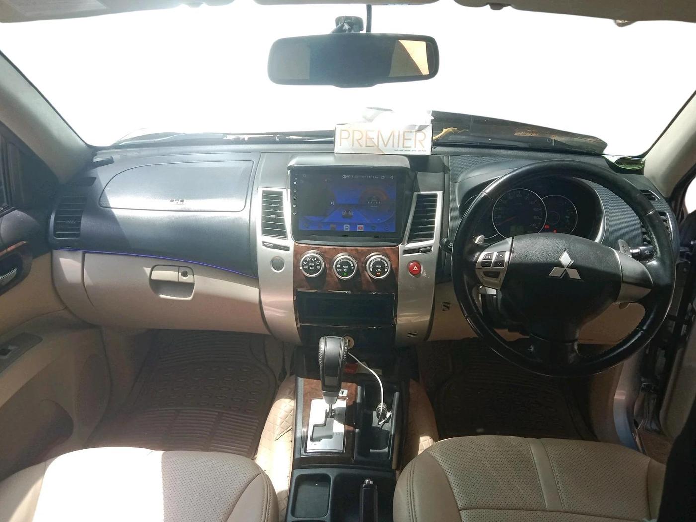 2015 Mitsubishi Pajero Sport 2.5 AT 4X2, Diesel, Automatic, 66,119 km, interior