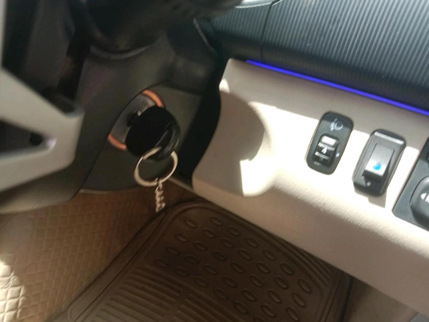 2015 Mitsubishi Pajero Sport 2.5 AT 4X2, Diesel, Automatic, 66,119 km, interior