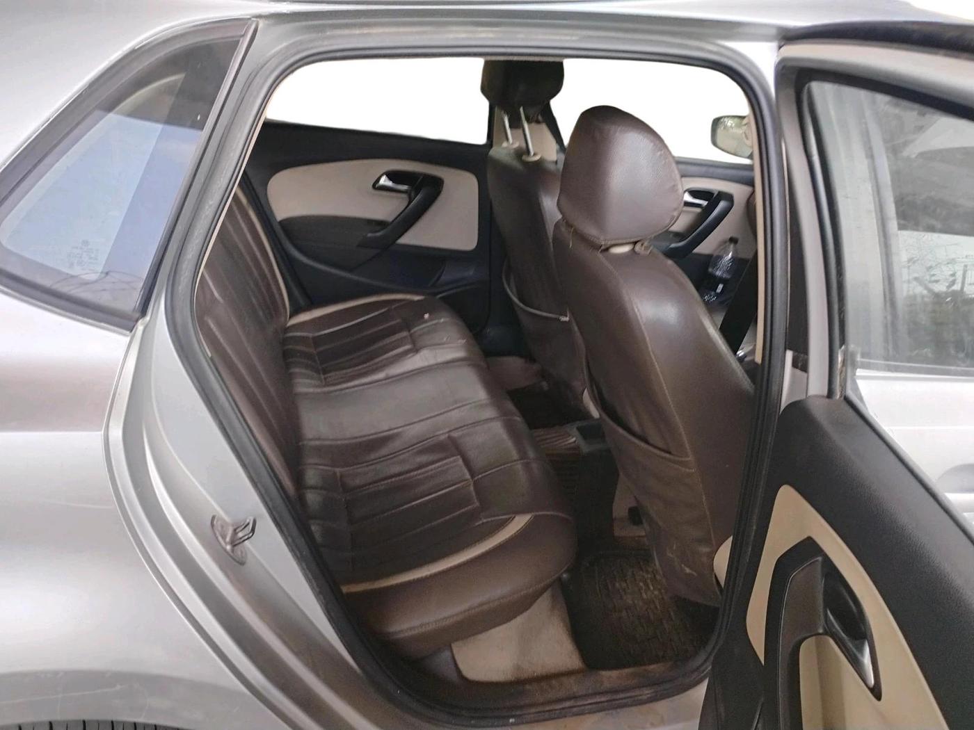 2011 Volkswagen Polo HIGHLINE DIESEL, Diesel, Manual, 1,46,120 km, interior
