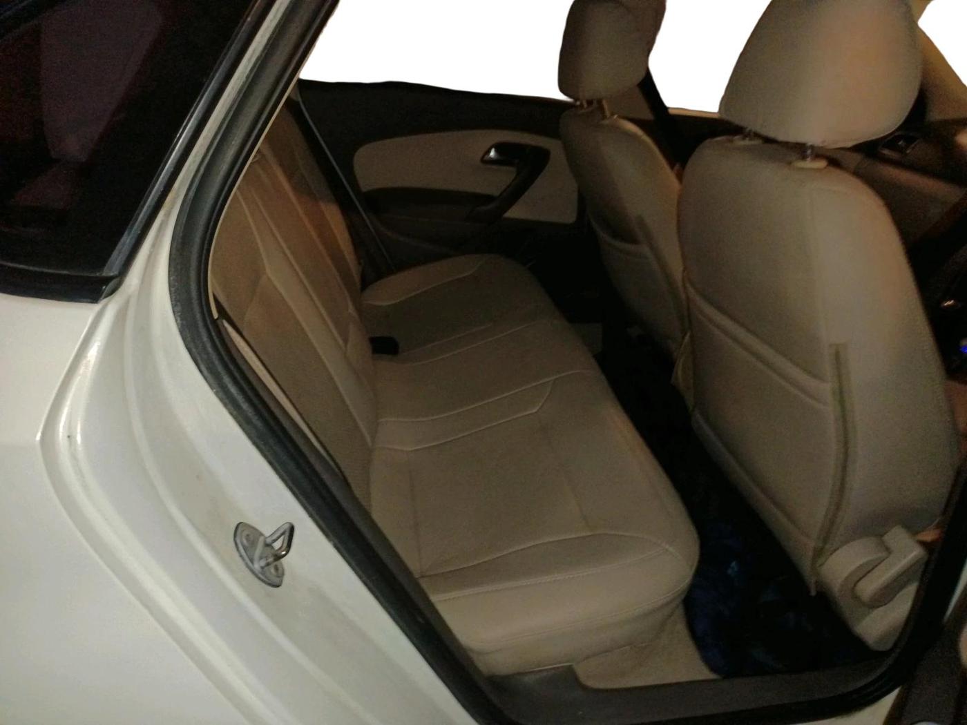 2011 Volkswagen Vento HIGHLINE 1.6 MPI, Petrol, Manual, 1,11,353 km, interior