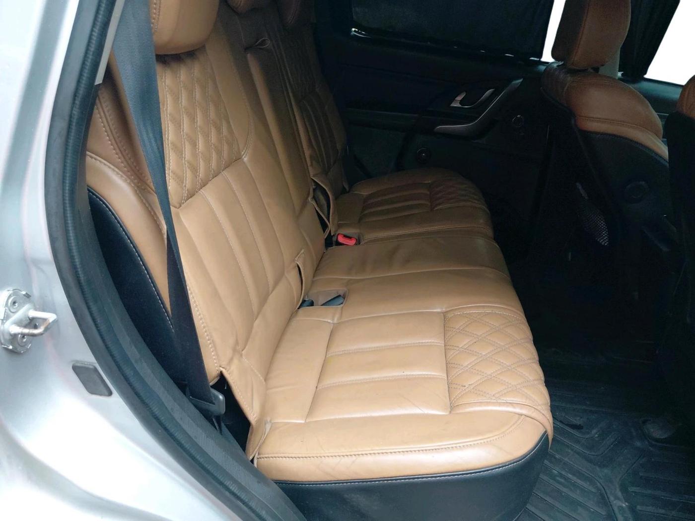 2018 Mahindra XUV500 W11 AT, Diesel, Automatic, 86,239 km, interior