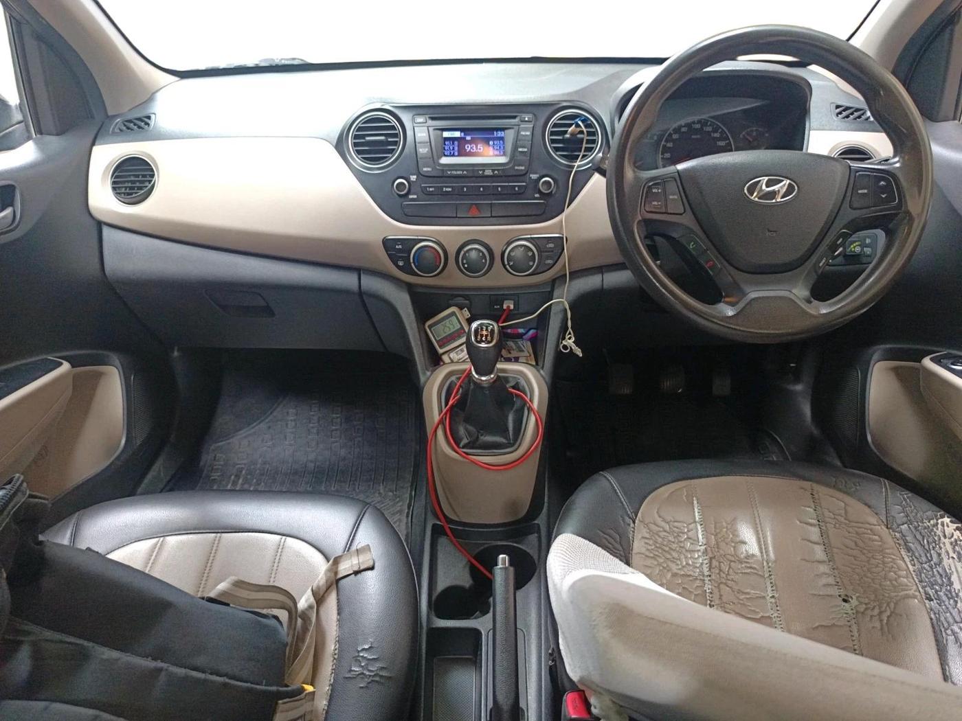 2015 Hyundai Grand i10 SPORTZ 1.2 KAPPA VTVT, CNG, Manual, 1,04,336 km, interior