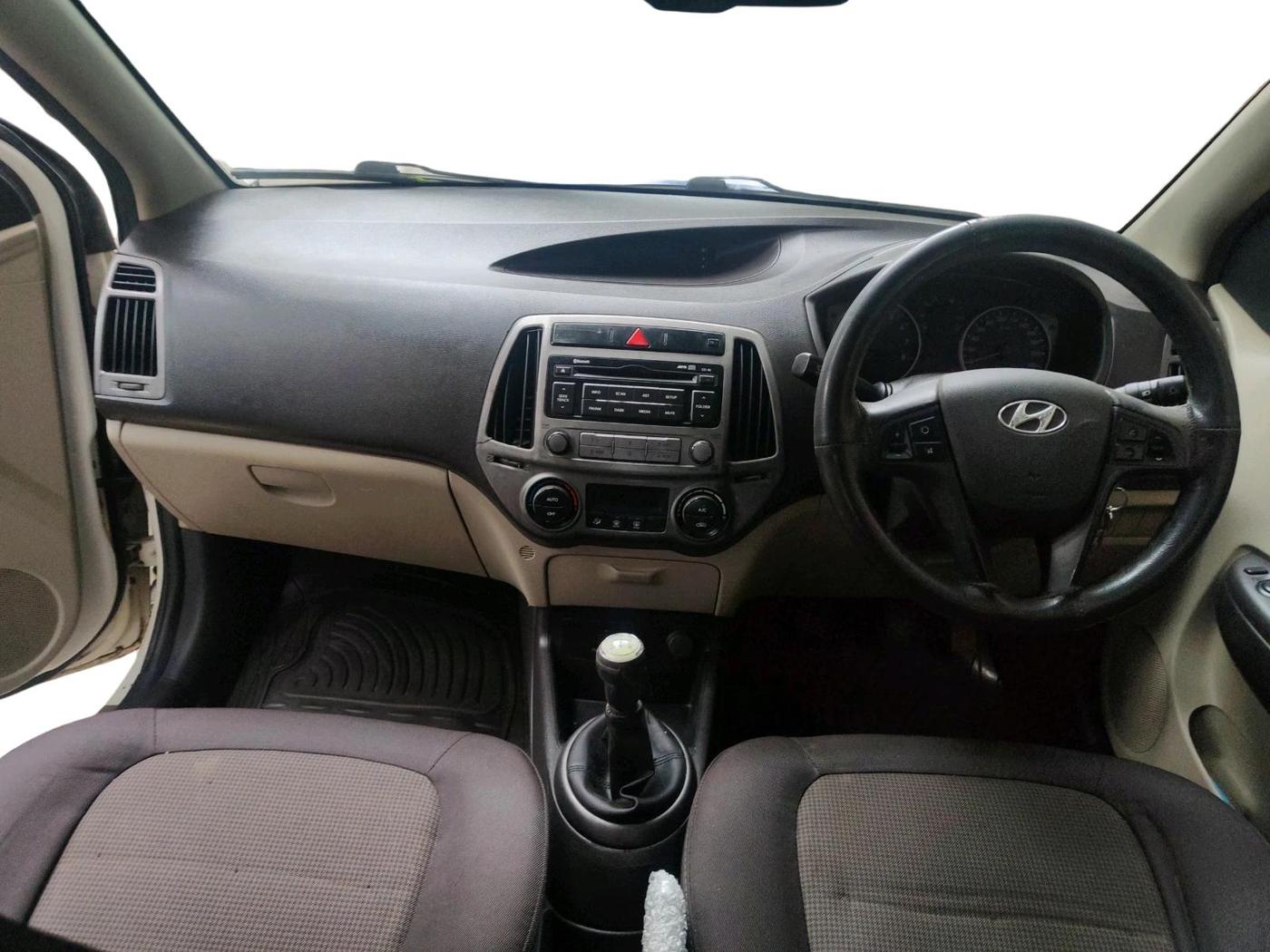 2014 Hyundai i20 SPORTZ 1.2, Petrol, Manual, 52,880 km, interior